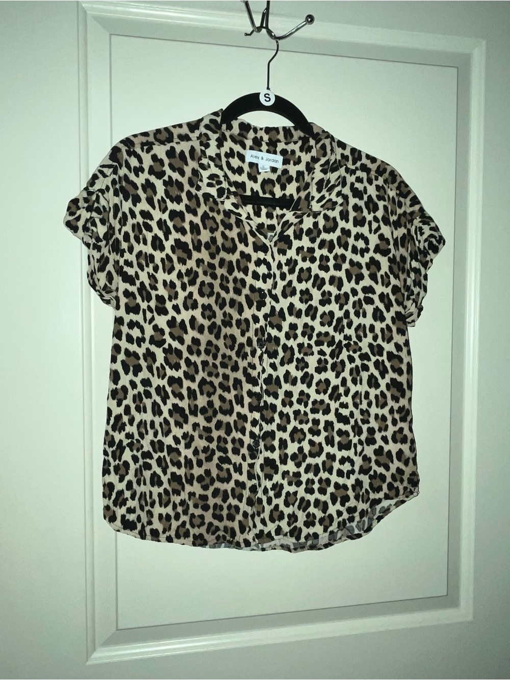 Alex & Jordan Leopard Print Short Sleeve Blouse in Beige and Brown
